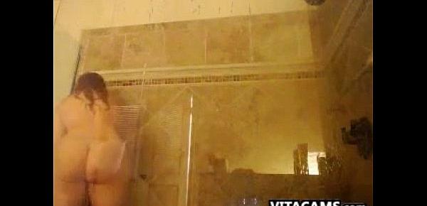  Beautiful Web Cam Chick Takes A Shower